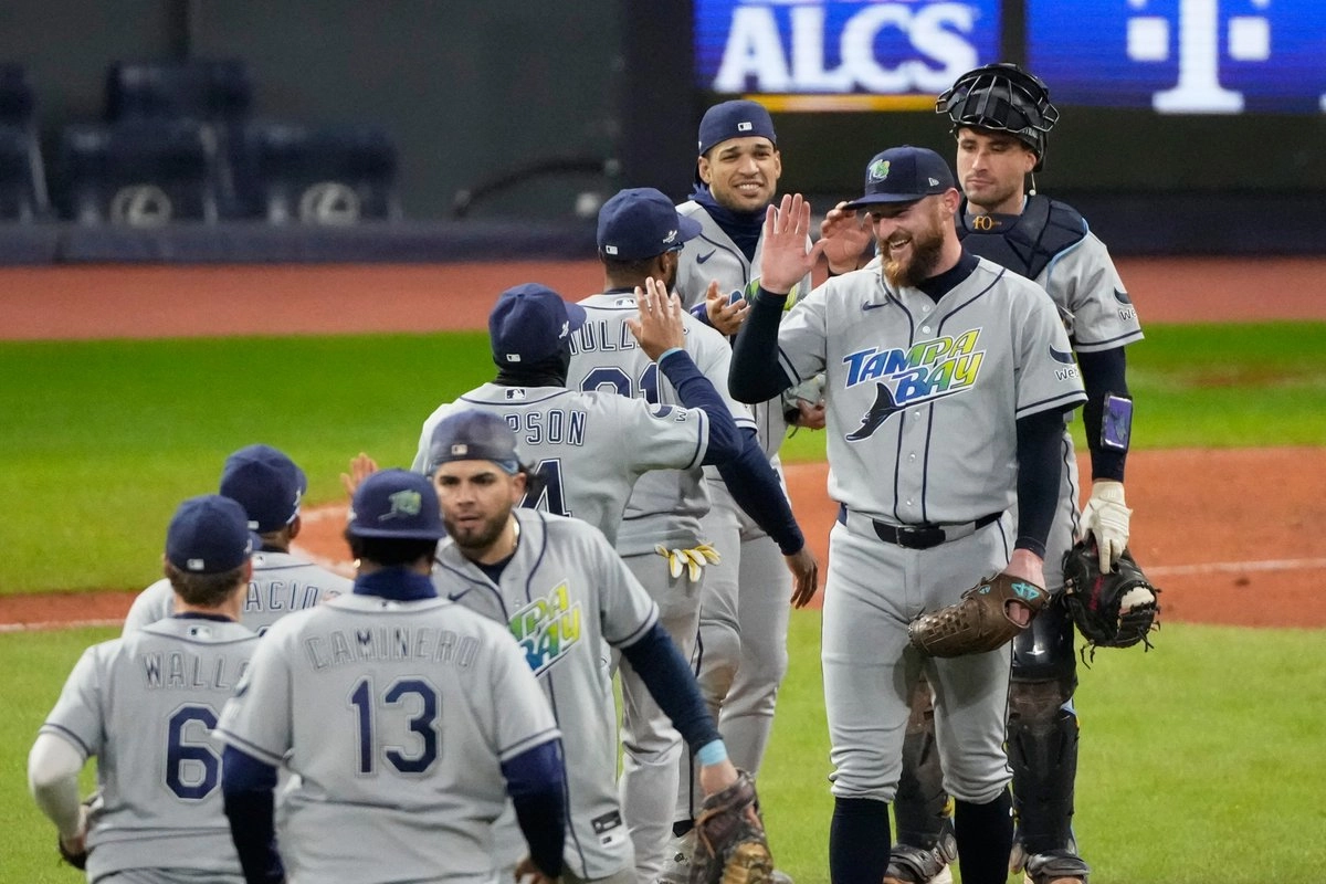 rays-empatan-la-serie-ante-cleveland-con-poder-dominicano