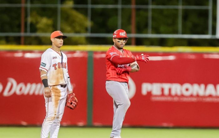 los-leones-del-escogido-suenan-sus-bates-frente-a-los-toros